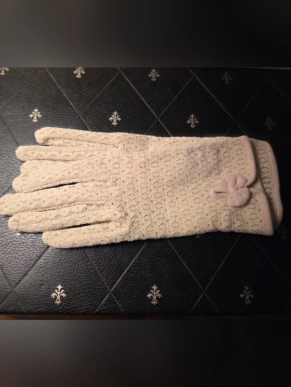 Vintage 1950s Ladies Stretch Nylon Gloves. New With Tags. Made In Japan.
